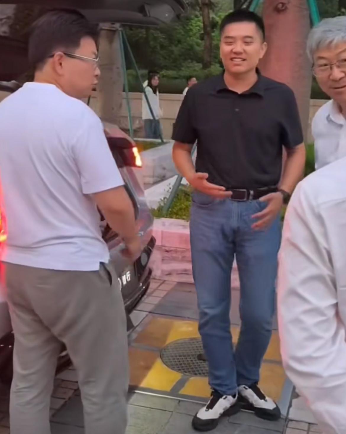 尹同跃到访华为总部余承东接待近日，网友拍到奇瑞董事长尹同跃到华为深圳坂田总