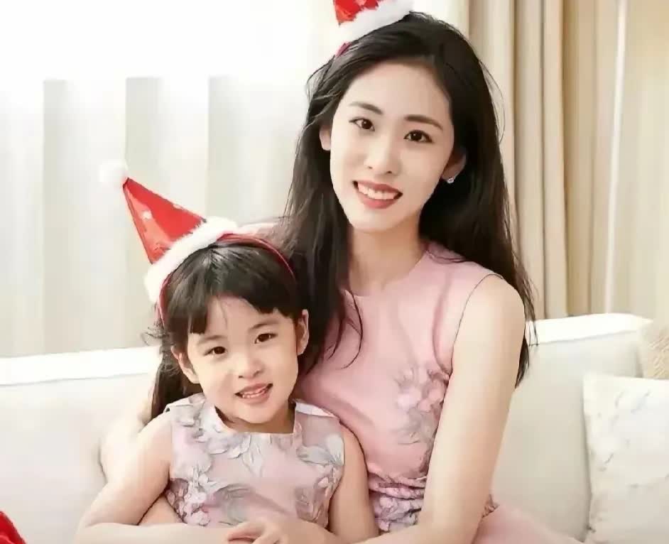 张碧晨估计后悔了！张碧晨与华晨宇一直都是娱乐圈中最“安静”的恋人，虽然两人有