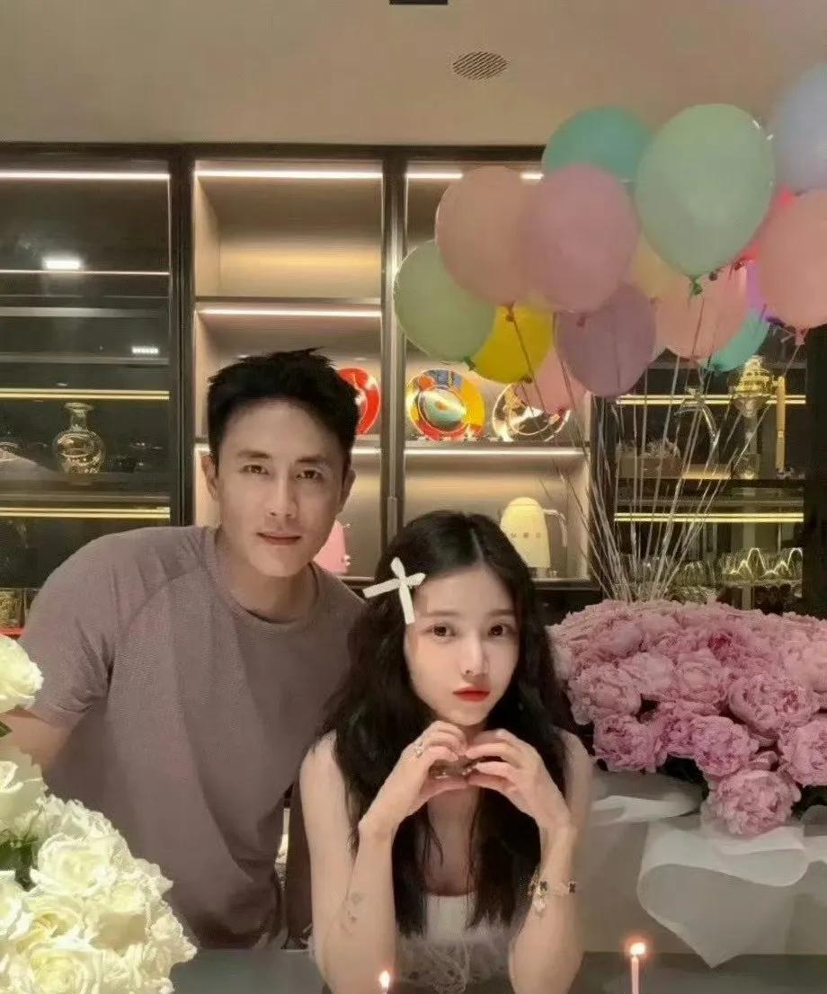 女人找到一个好老公，就是最好的美颜滤镜。自从王灿在2021年和杜淳结婚后，她的