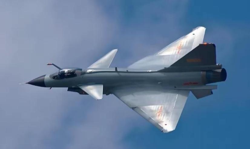 一旦歼10CE降落在平壤，下一秒，美军的F-35、萨德雷达和日本的出云号航母，就