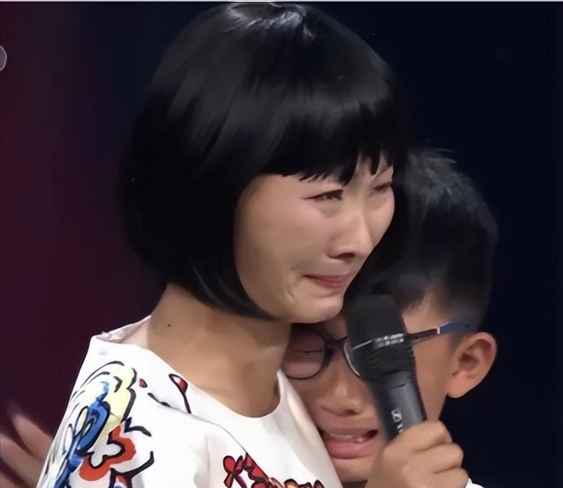 2018年，33岁龚艳突然得了宫颈癌，手术后29天，老公赶紧离了婚。她领着13岁