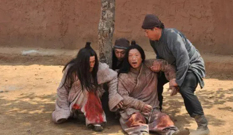 孙膑被剃掉髌骨后，被庞涓接到府上悉心照顾，为表感谢，他将鬼谷子并发默写送给庞
