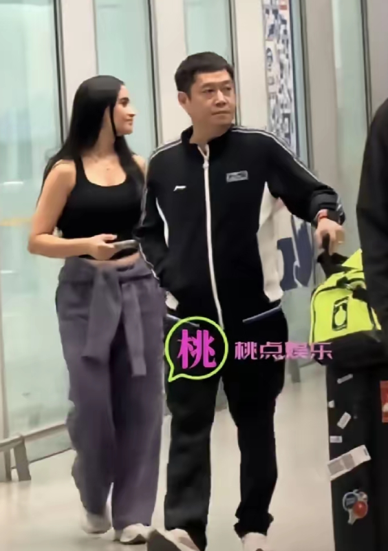 哈哈哈，快来看，coco气宇轩昂回到北京！[比心][大笑]这次亚锦赛coco首