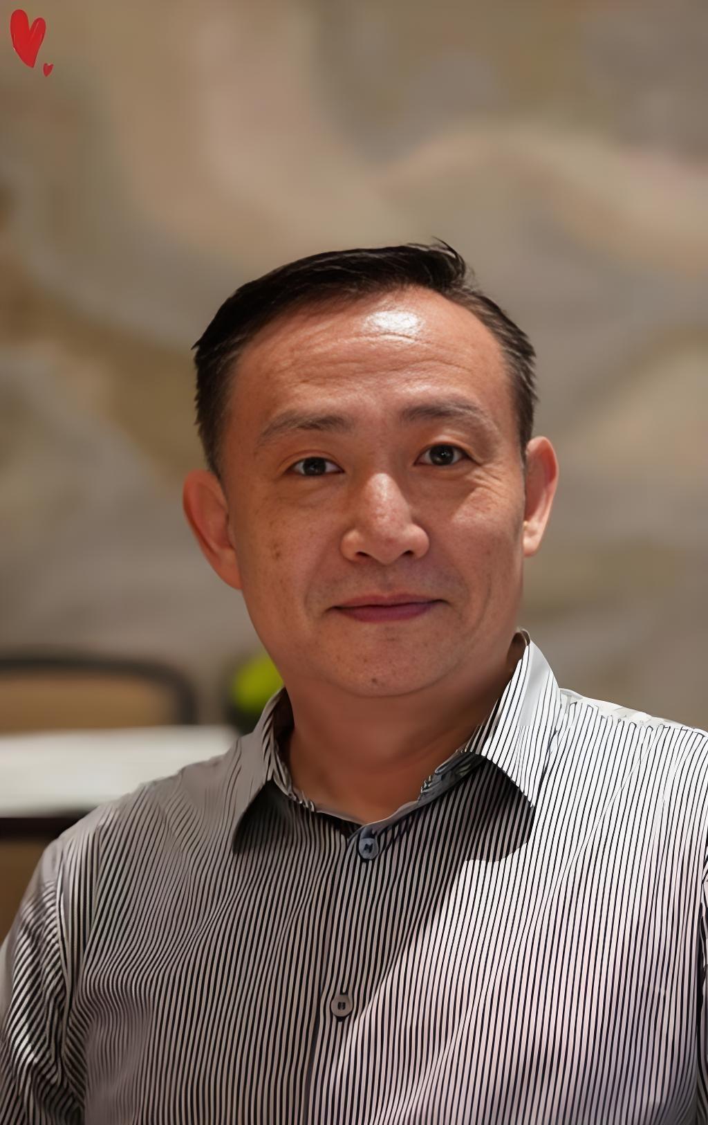 卢麒元认为：AI必须接管税务局，否则人民币将面临危机。卢麒元提出了一个新的概