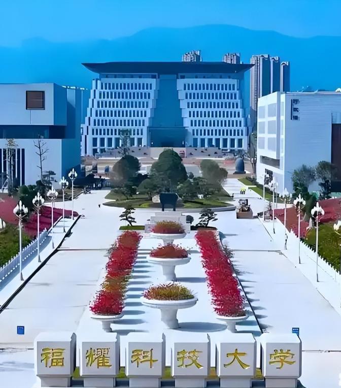 王树国估计都没想到，本来以为福耀科技大学没多少人会来，结果却轻松吸引到了50名学