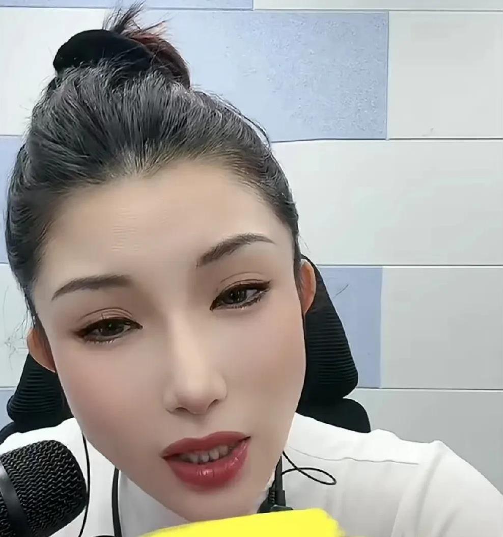 王闪闪感叹“仙家”一代徒弟实力太强。“仙家”王闪闪讲述