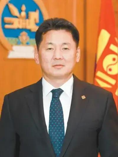 蒙古国总统呼日勒苏赫真的开始着急了，前脚蒙古国总理乌其日勒考察蒙古国首座炼油厂东