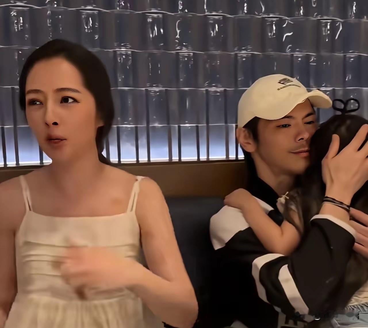 没事儿就造谣向佐和媳妇儿感情不好的，可以看看这些照片儿。一家四口在北京和朋友