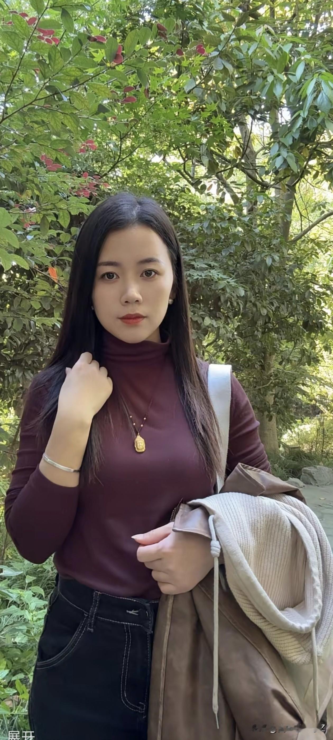 晒出一张自己喜欢的照片用一张图片记录生活优雅干练又随性自然的通勤穿搭