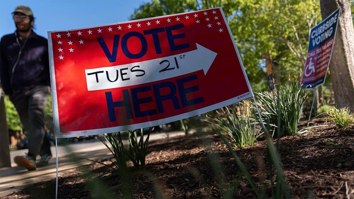 弗吉尼亚州选区重划大反转，公投通过仅一天就被判违宪！两党彻底撕破脸，美式民主再曝