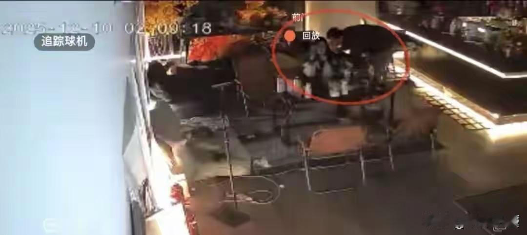 太可怕了！河南洛阳，35岁男子深夜进酒馆喝酒，中途他出门买饮料，酒杯留在桌上，没