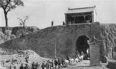 1937年9月28日，日酋板垣征四郎率7000人马由灵丘西进。先头部队在平型关目
