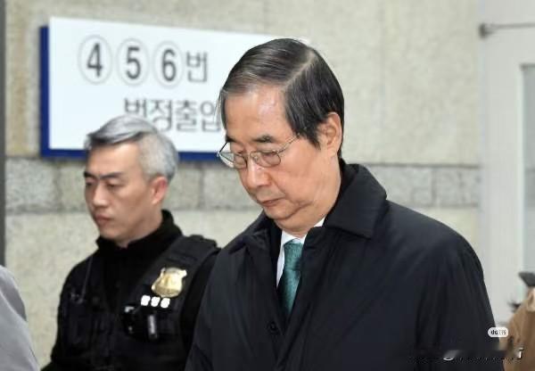 老韩的案子终于宣判了，首尔中央地方法院今天宣判韩悳洙因内乱罪从犯入刑23年。今天