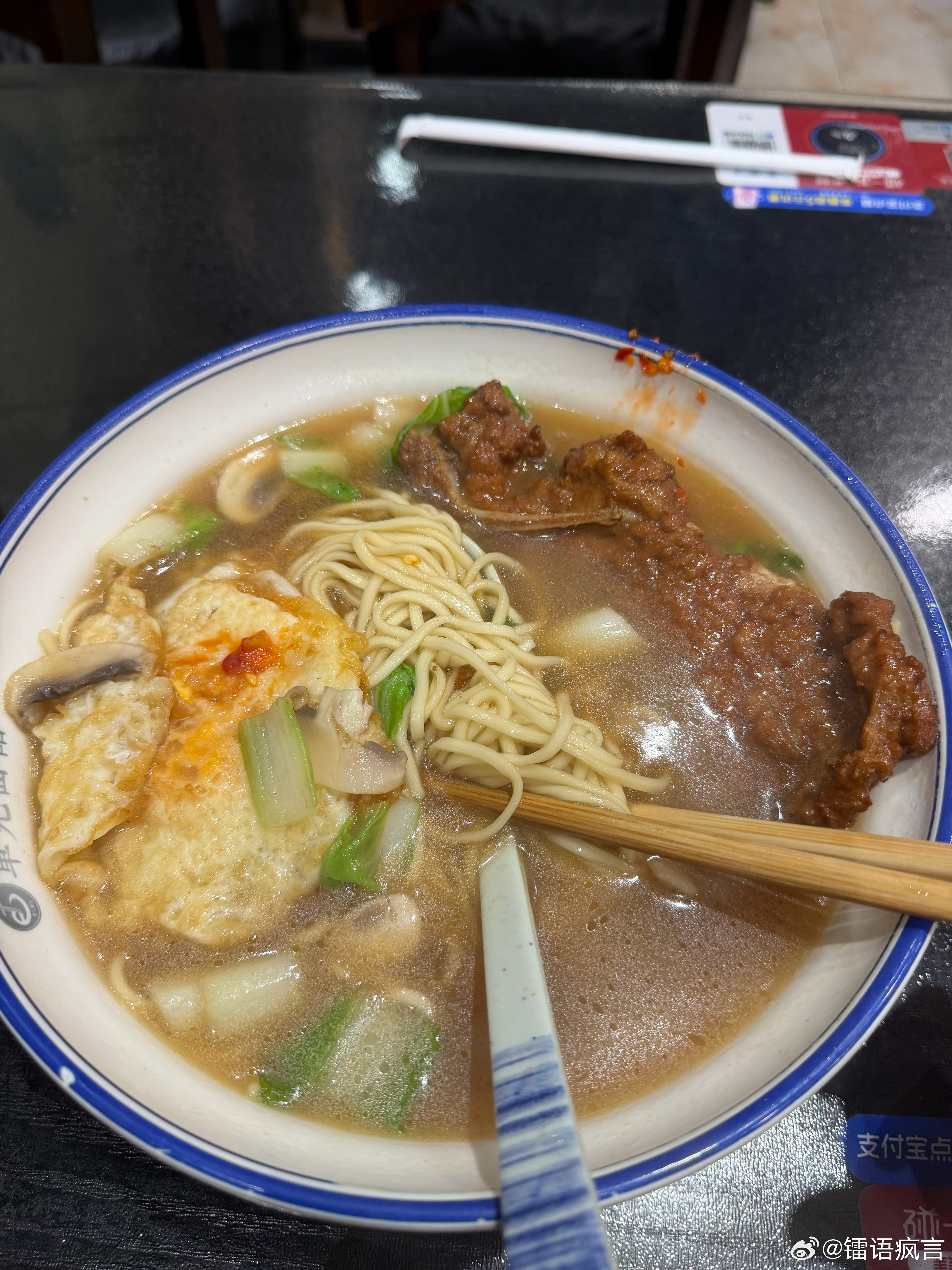 在杭州吃了很多年的面馆，味道水准没变，赞。​​​