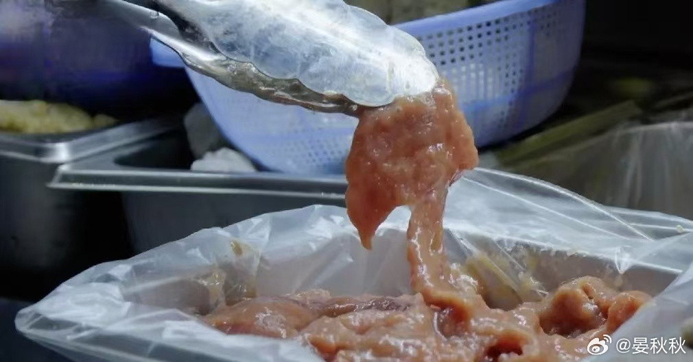 挂牛头卖鸭肉你经常吃的那些外卖小火锅，里面一片片鲜嫩的“纯牛肉”，真的都是牛肉