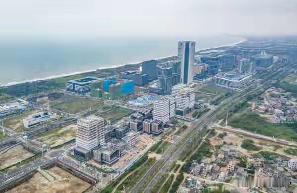 历史性的一刻！2025年12月18日，一则消息霸榜了各大媒体的头条。没错