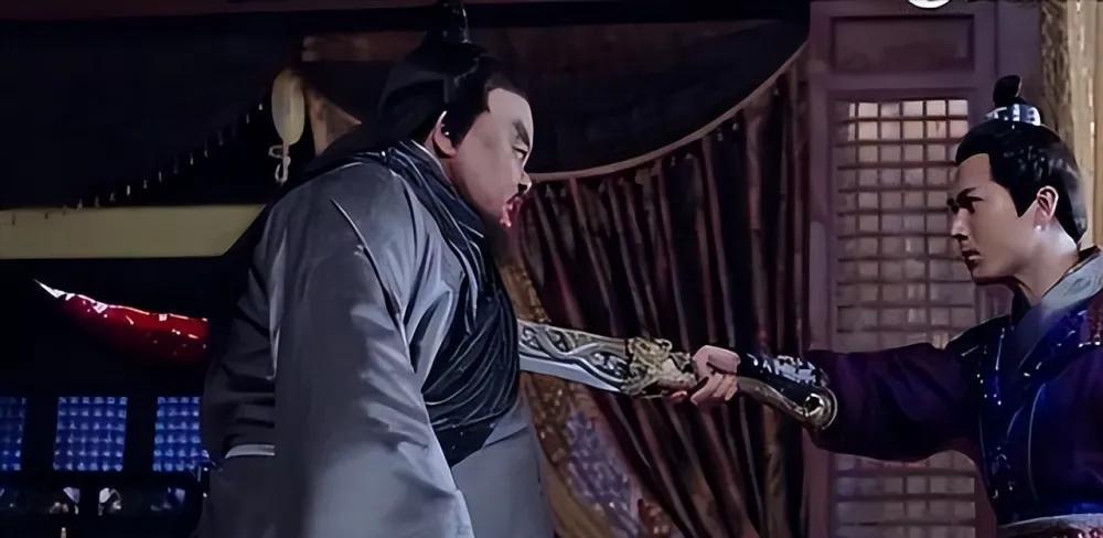 757年，安禄山正熟睡，阉人李猪儿一刀捅进他的肚子，“唰”地往下一划，顿时一片鲜