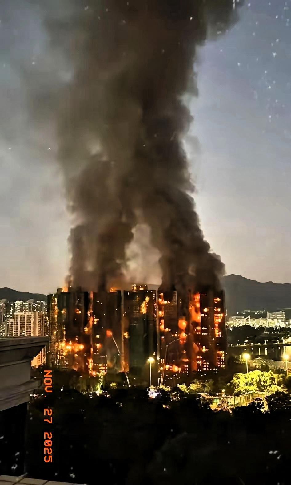 刷到香港火灾的新闻，老公盯着画面沉默了好半天，突然开口说，你之前担心的没错，