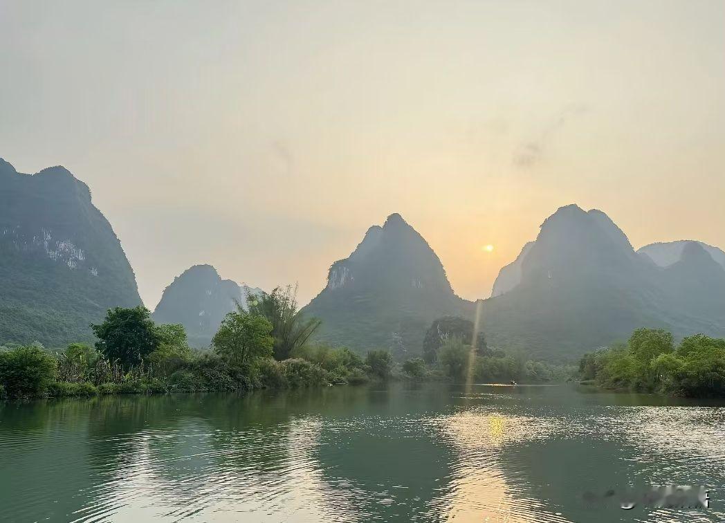 夫妻之间有一个玄学：两口子，女的在外边看起来特别厉害，说话算话的，而这个男