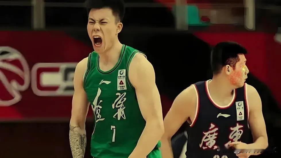 随着上海男篮与辽宁男篮商讨张镇麟交易的消息曝光，CBA休赛期的交易热度再次被推上
