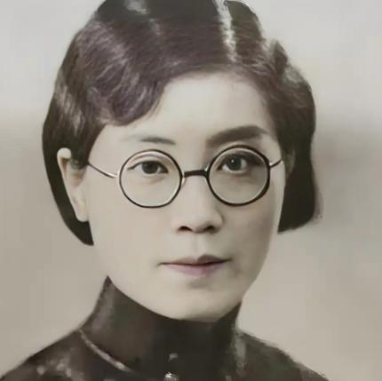 1900年，连生两女的朱环佩再次产女，丈夫气得扬言纳妾。就在她绝望落泪时，婆婆突