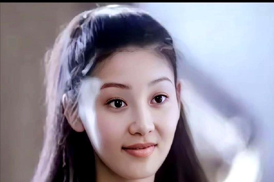 26年婚姻，一夜清零？2025年夏天，离婚传闻刷屏。徐帆带徐朵出面辟谣，说