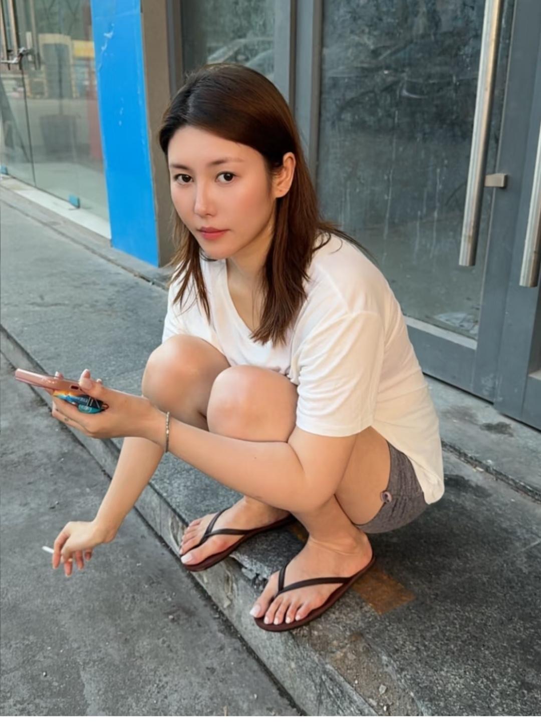 这脚趾头还是不要穿人字拖好。