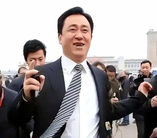对许家印个人，多大的处罚也补偿不了他犯下的恶。如果时光倒回10年前，许家印还