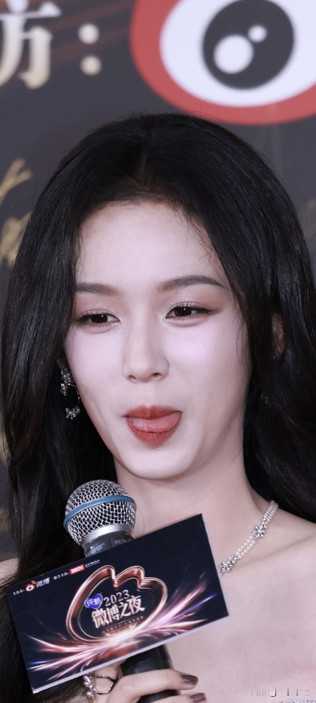 周也240113微博之夜生图！周也走红毯