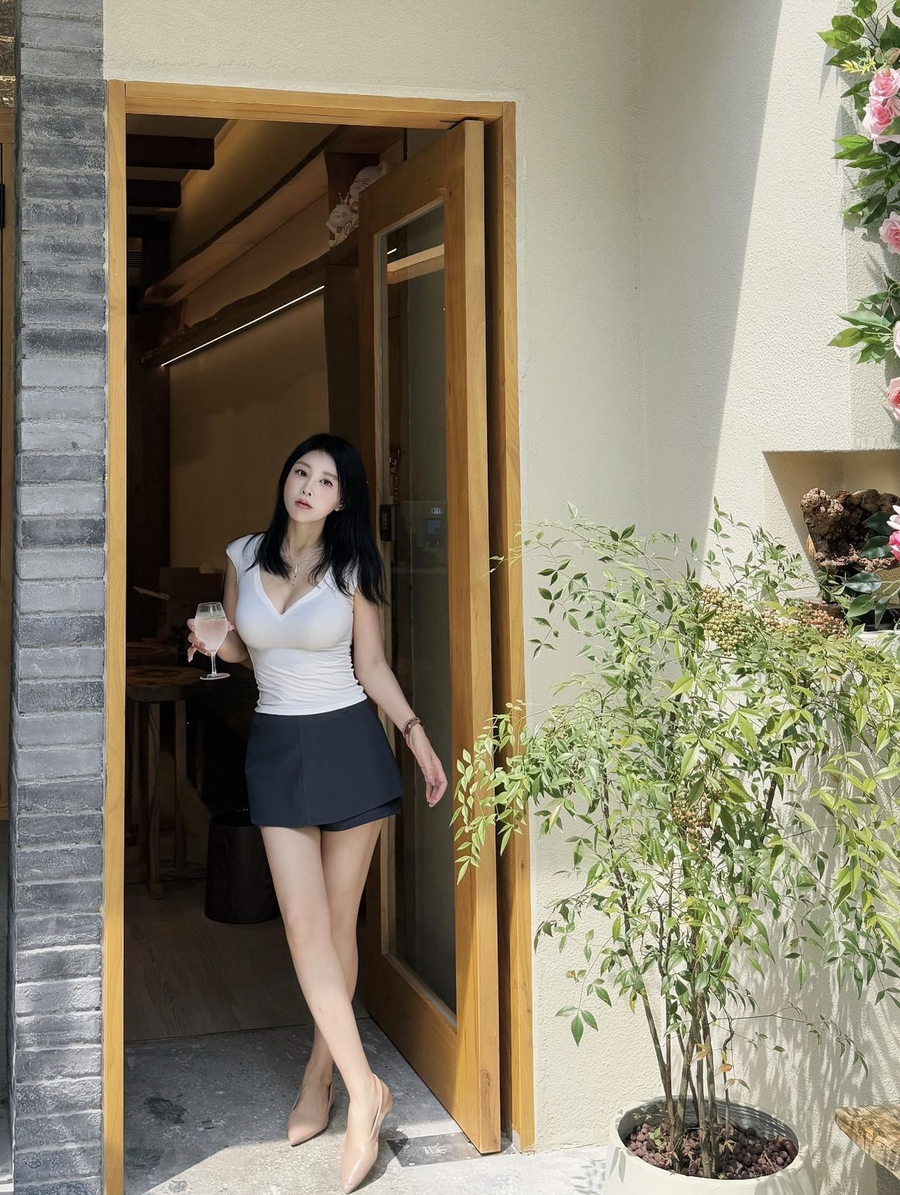 御姐大长腿穿搭正常穿搭无不良导向价值观