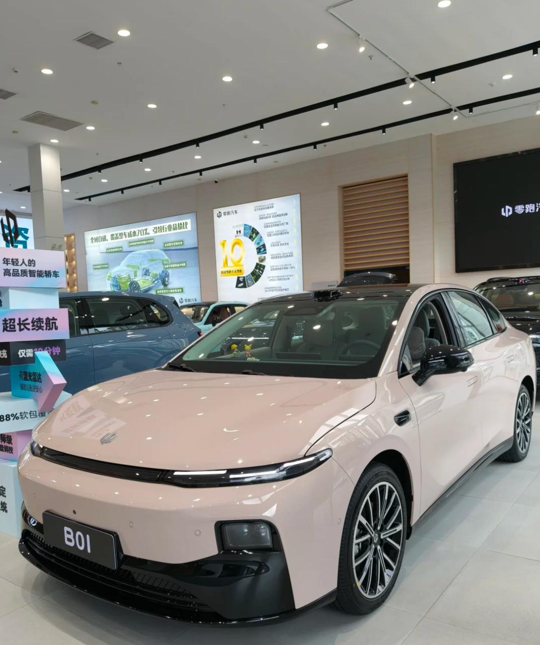 十万买电车，决赛圈选谁终于决定拿攒的10万块钱买台电车，就图个冬天舒舒服服通勤