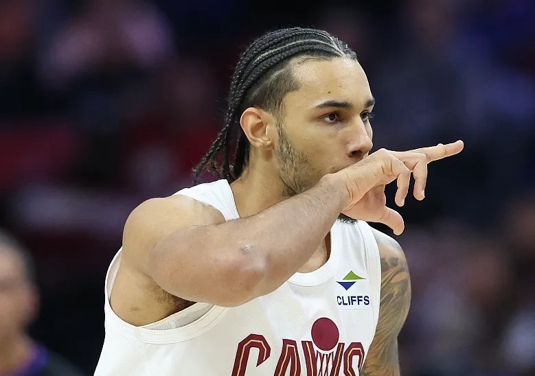 今日，骑士官方更新了球队的伤情报告。骑士官方宣布，泰森（左脚大脚趾骨挫伤）和迪安