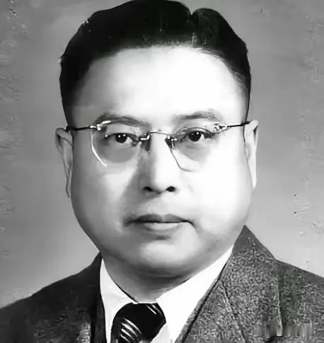 1949年5月18日，上海快要解放的时候，金融圈里有名的黄竞武被活埋牺牲了。泥土