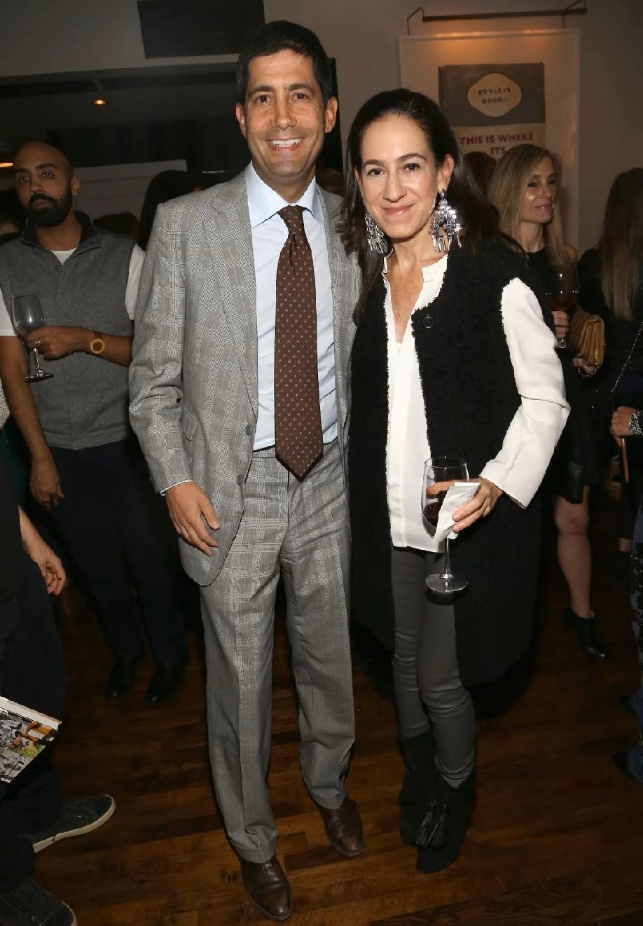 美媒开扒:他的岳父是特朗普老同学、共和党大金主！1月30日，特朗普提名凯文·