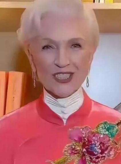 世界首富马斯克的母亲梅耶，在社交媒体上公然表态：中国在公路、隧道、建筑、