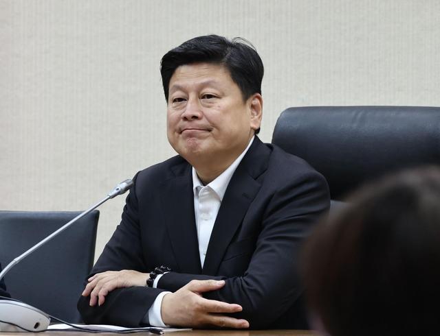 弹劾风暴在台岛刮得正猛！200多万台湾民众联名上书，要求赖清德赶紧下台，蓝白两大