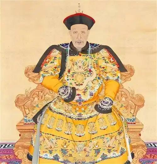 乾隆为什么要闭关锁国？不是盲目自大，是他发现了一个秘密。乾隆皇帝推行闭关锁国