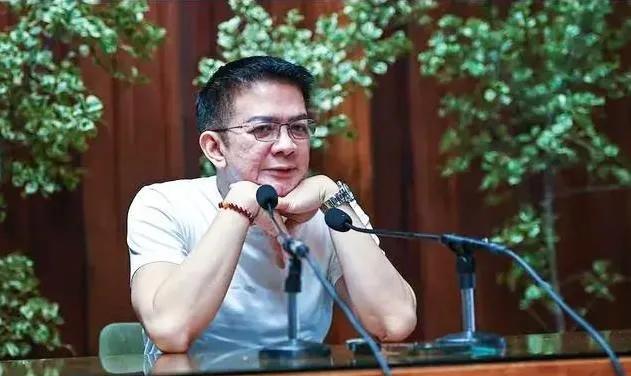 菲参议院议员德拉罗萨称，他只支持埃斯库德罗连任。据媒体报道，德拉罗萨表示，将会