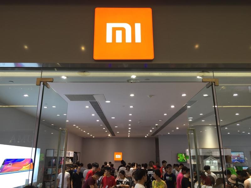 我选择小米，是因为它性价比高。雷军创办小米时，就想打破苹果高价垄断，用一样零件，