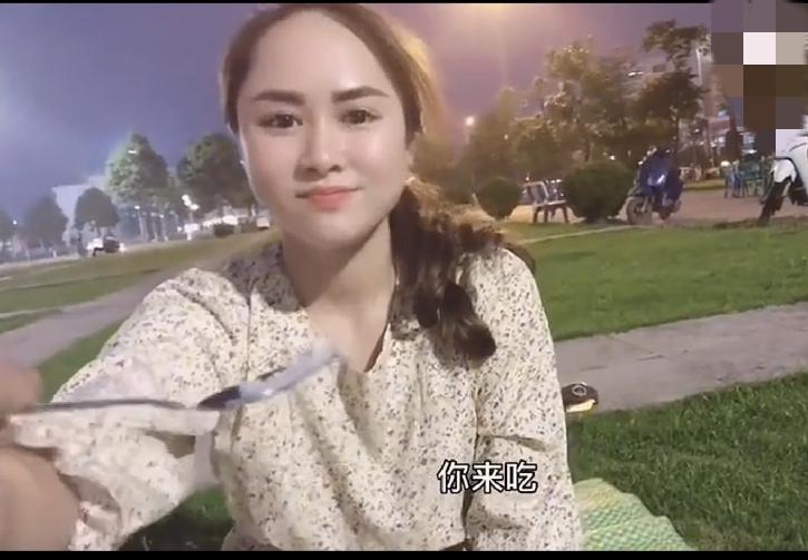 中国小伙追到越南妹子，心里非常高兴，自夸自己的妹子，身材特别丰满，长的漂亮，岁数