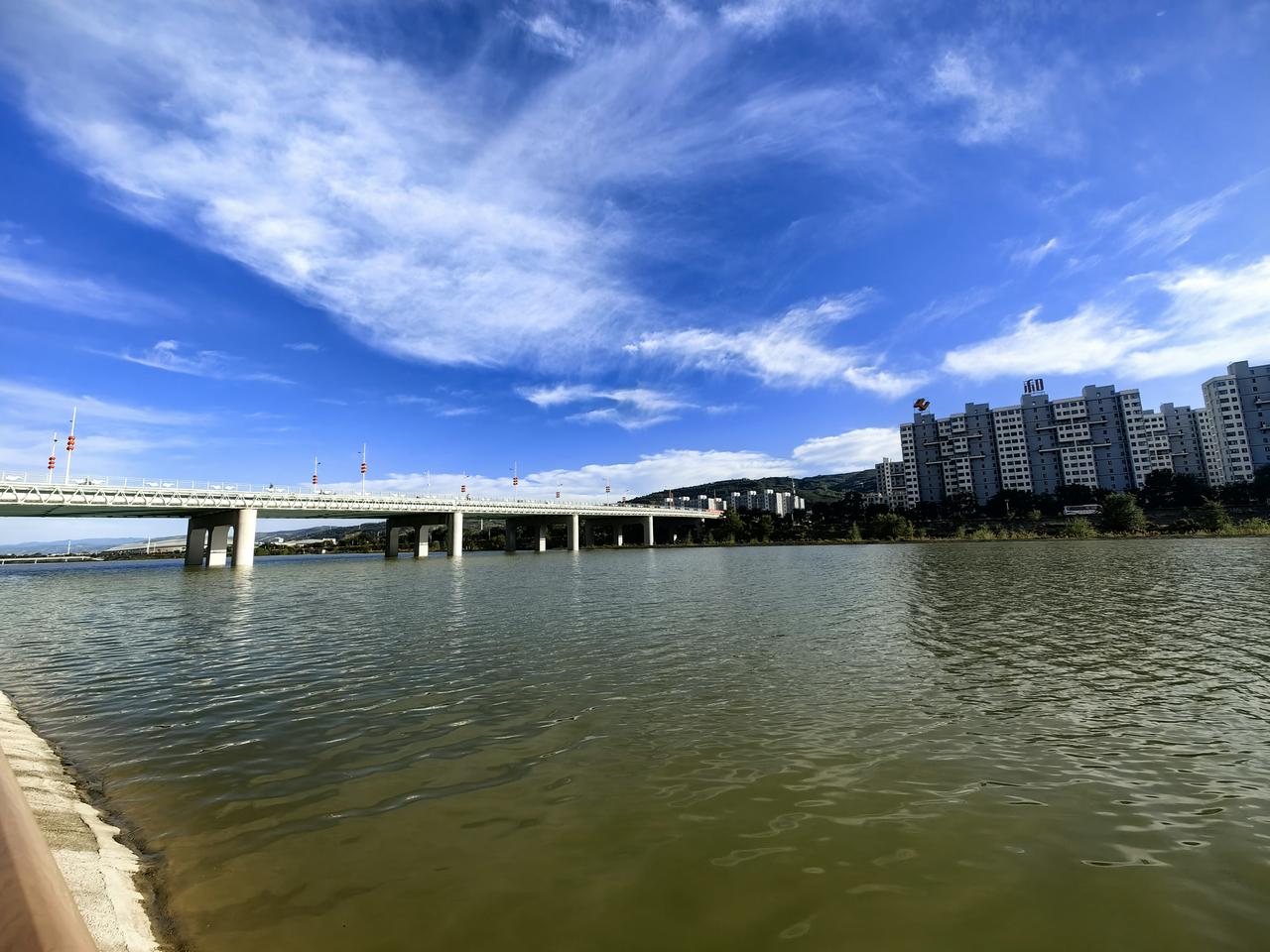 拥有农业银行的股票,真的很开心。我有农业银行的股票,不多,不到两万股,股价已