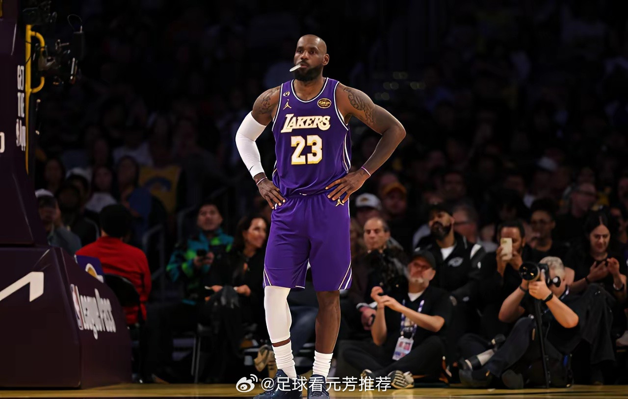 詹姆斯出现断崖式下滑!去年二月，詹姆斯场均29.3分10.5板6.9助攻，三项命