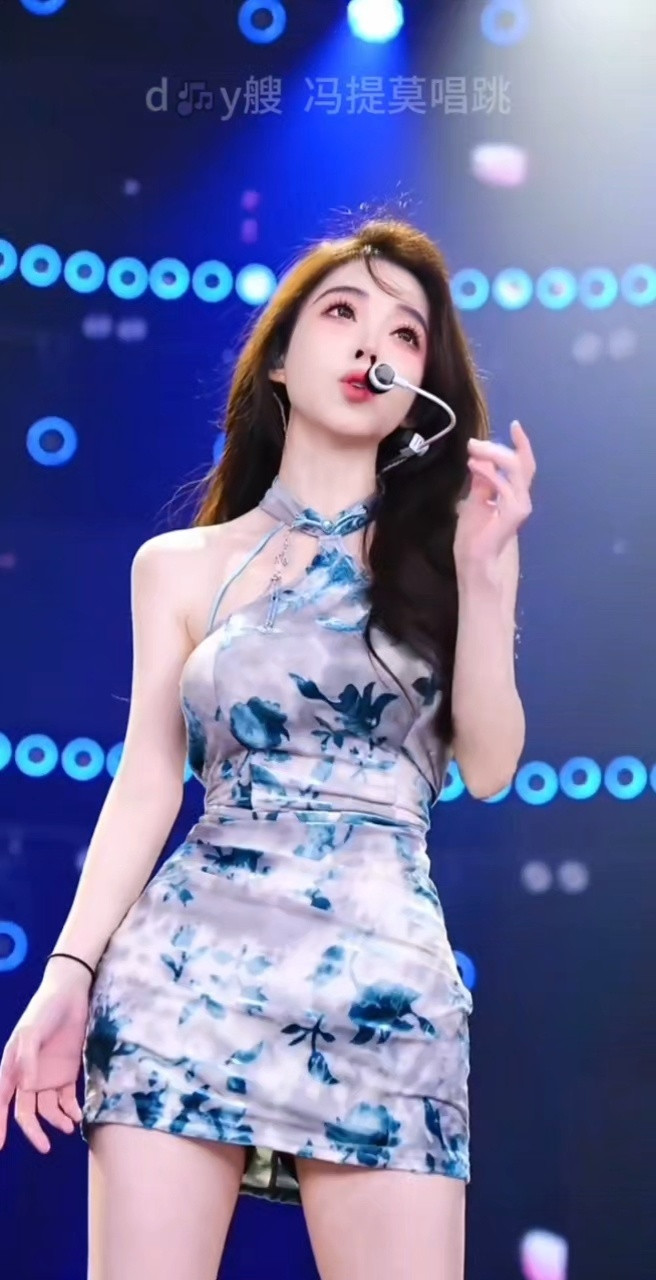 冯提莫瘦了50斤能不能别看半截就跑啊冯提莫说的是初中最胖的时候130斤，到现在总