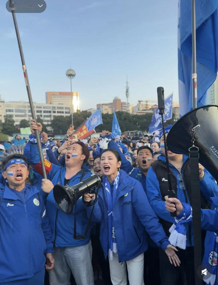 查了一下助力湘超的伊一，不查不认识，一查才清楚，原来她的背景这么不一般！