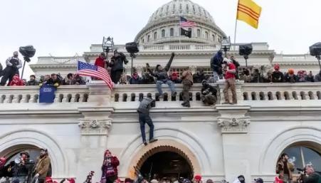 美国为何不怕自己国家发生革命？其实道理很简单，美国政府是真会杀人，华尔街闹事的带
