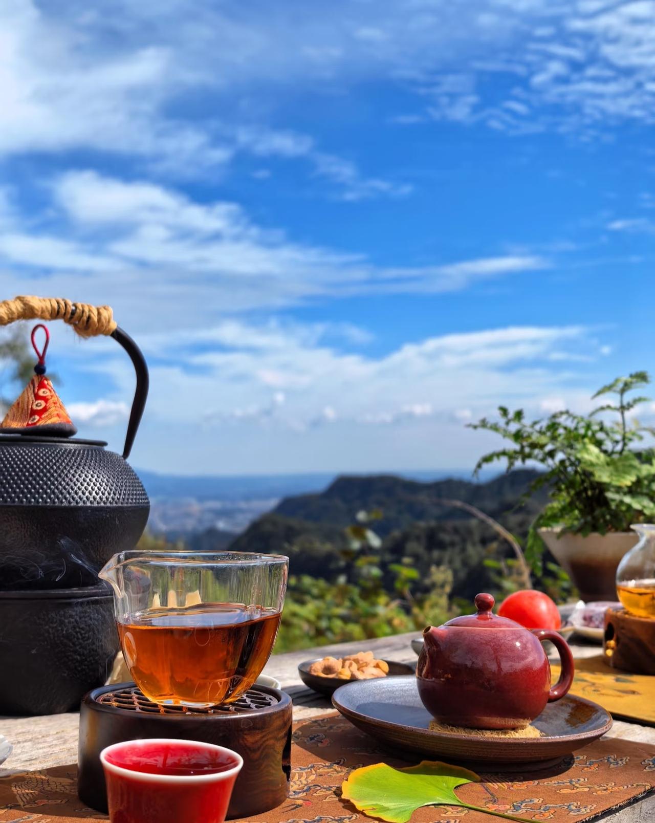 懂茶的人都知道，临走时愿意把茶喝干净的人，最是温柔体面。老辈常说，一杯清茶，最