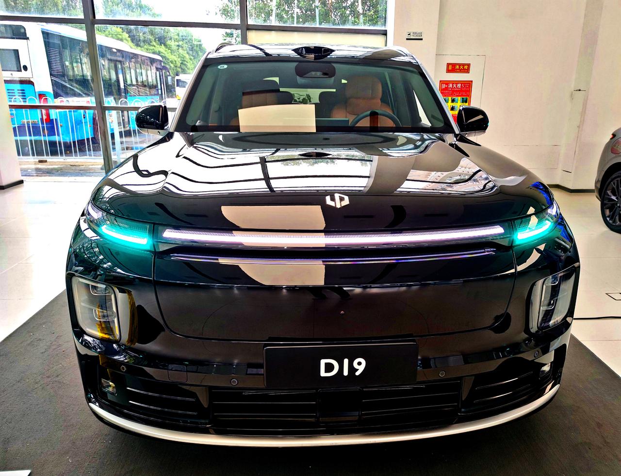 全新《零跑D19》纯电版零跑D19是零跑LEAP4.0架构全尺寸旗舰S