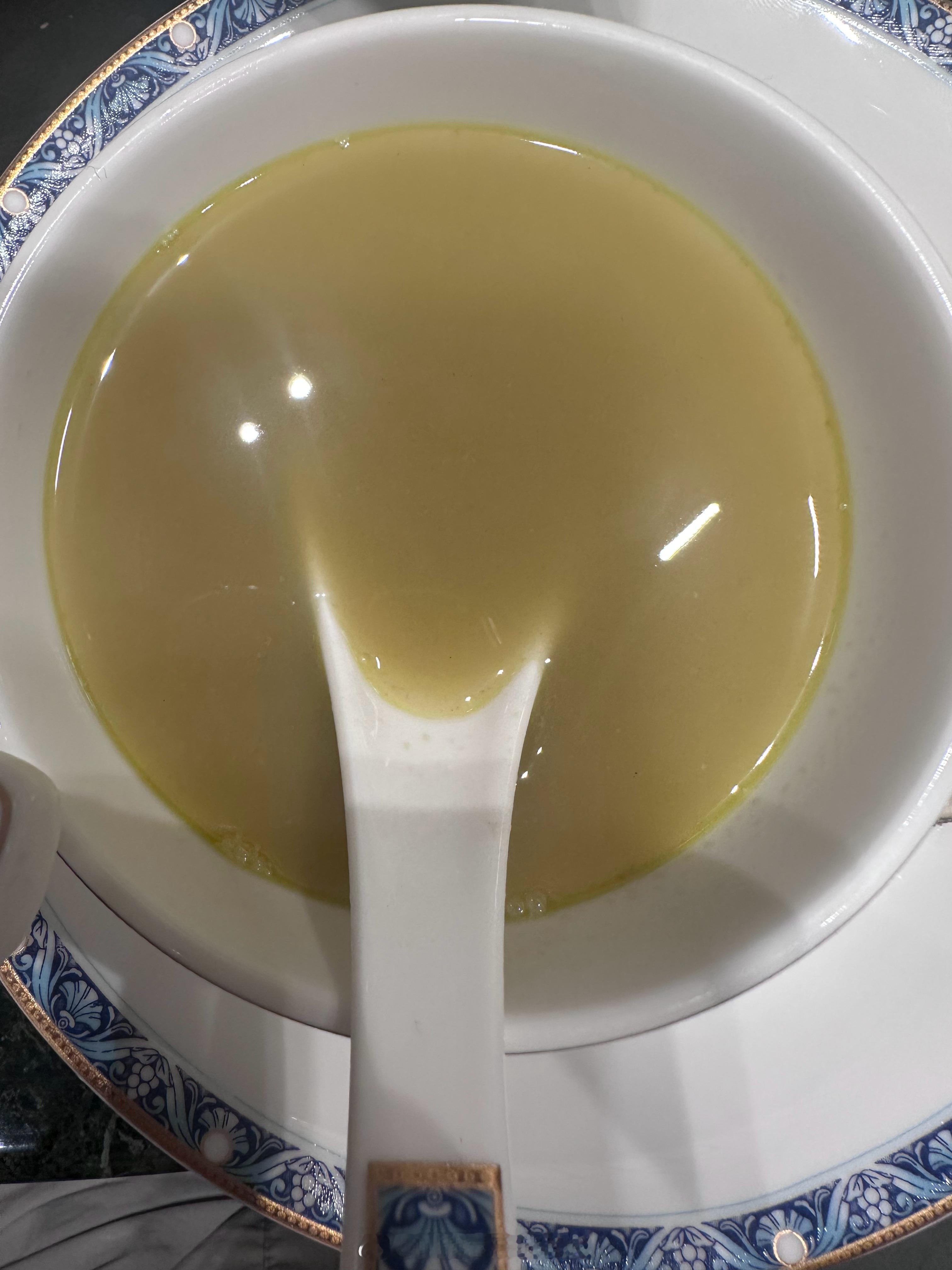 陶陶居的出品还是不错的，1880年光绪六年创立的老字号，可能是为数不多坚持现场手