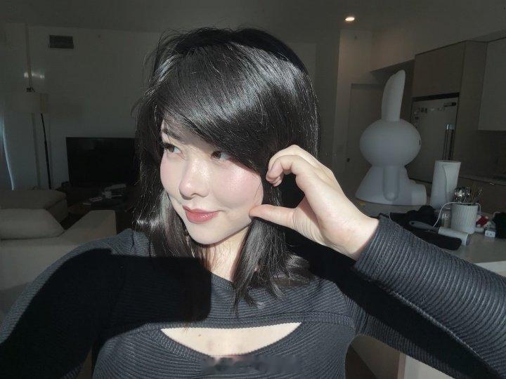 大片的雪白肌肤裸露~mayumi更博晒照：上周的照片2025LPL英雄联盟S1