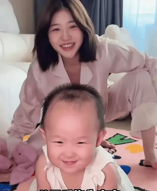 标题王思聪前女友黄一鸣最新动态：关于女儿抚养与未来规划的坦近日，王思聪前女友黄